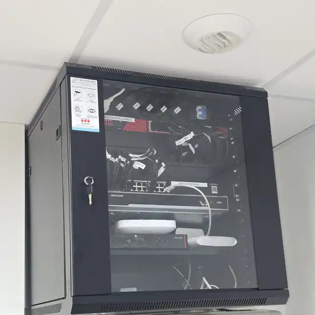 Installation de vidéosurveillance et d’alarme par AY SOLUTION