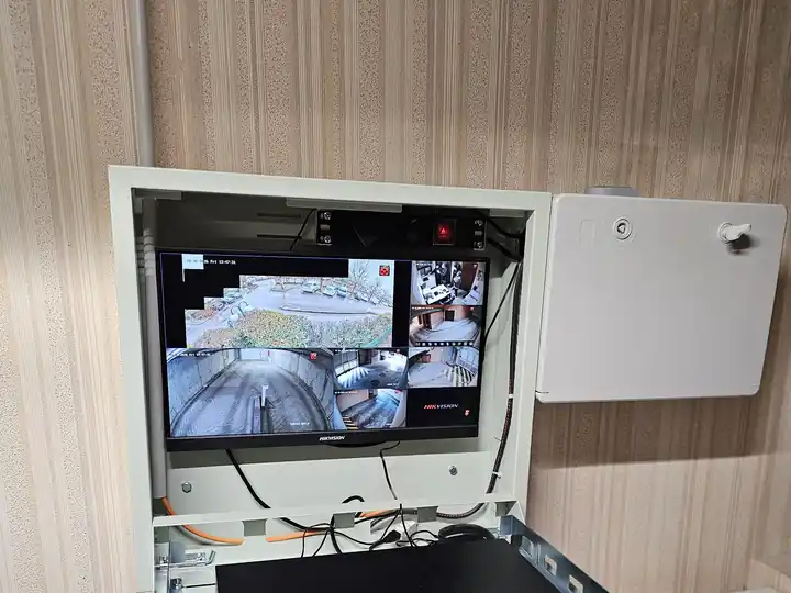 Enregistreur vidéo en coffret sécurisé dans une résidence à Divonne-les-Bains